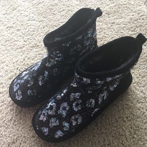 Victoria's Secret PINK 
Fur Lined Leopard Boots